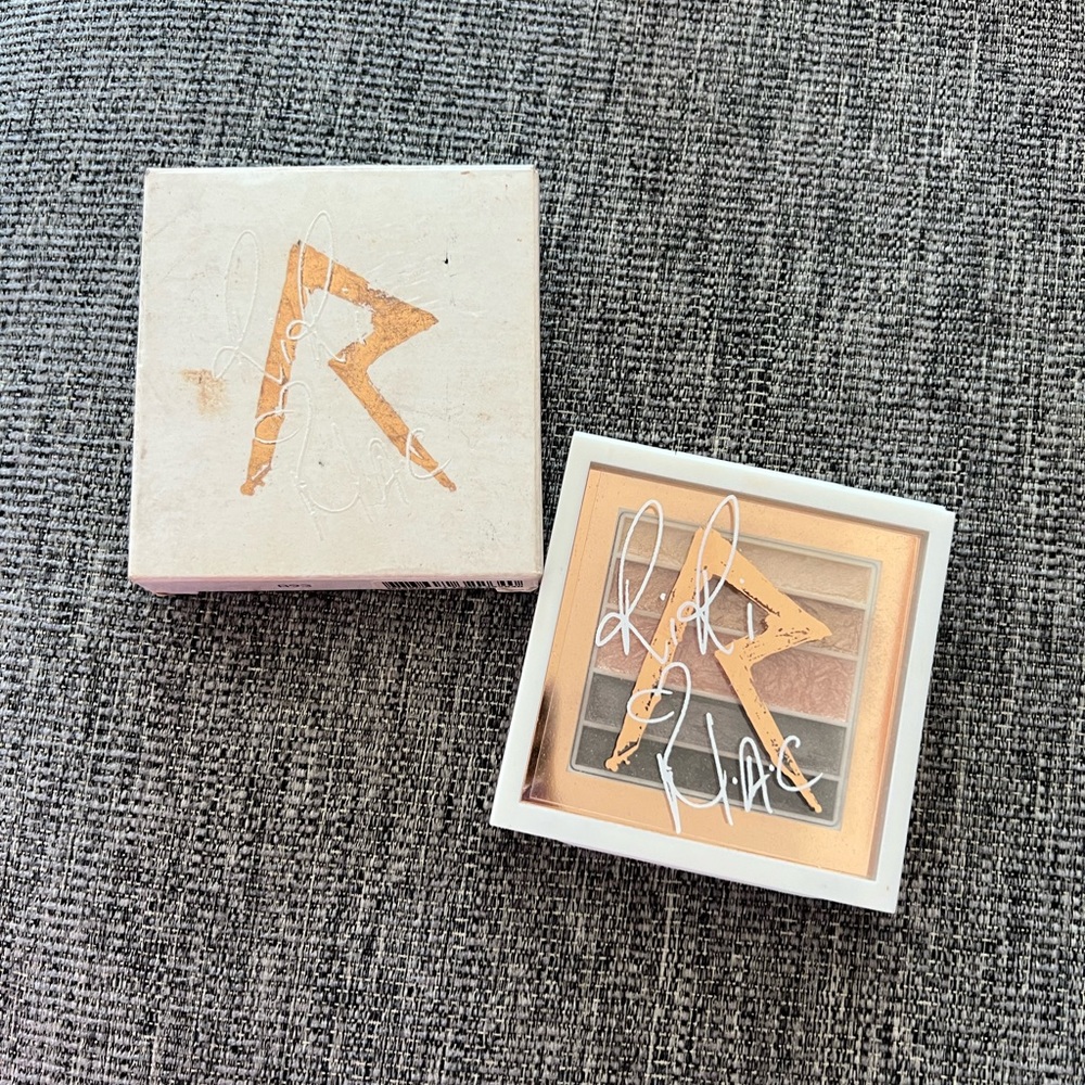 MAC Rihanna Riri Hearts Collection (Phresh Out) Pearlfusion Eyeshadow